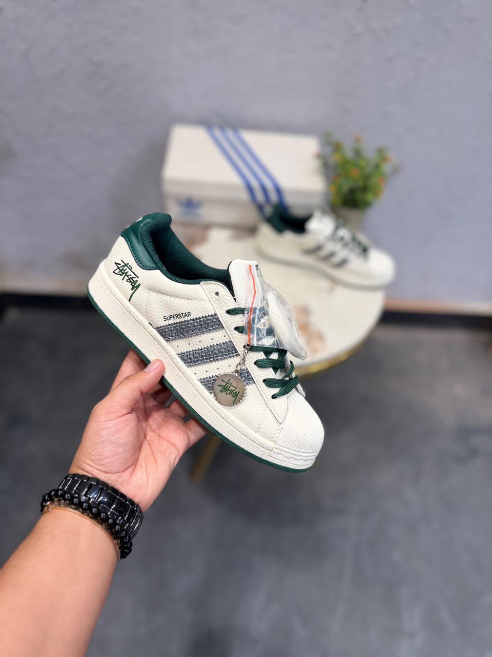 adidas ozelle imported premium sports sneaker green, 41